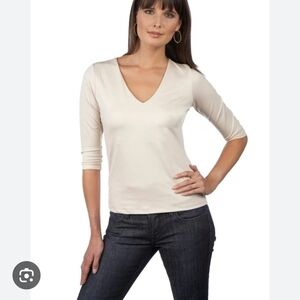 🌟 A'NUE 3/4 sleeve v-neck shirt in pearl size medium NWT